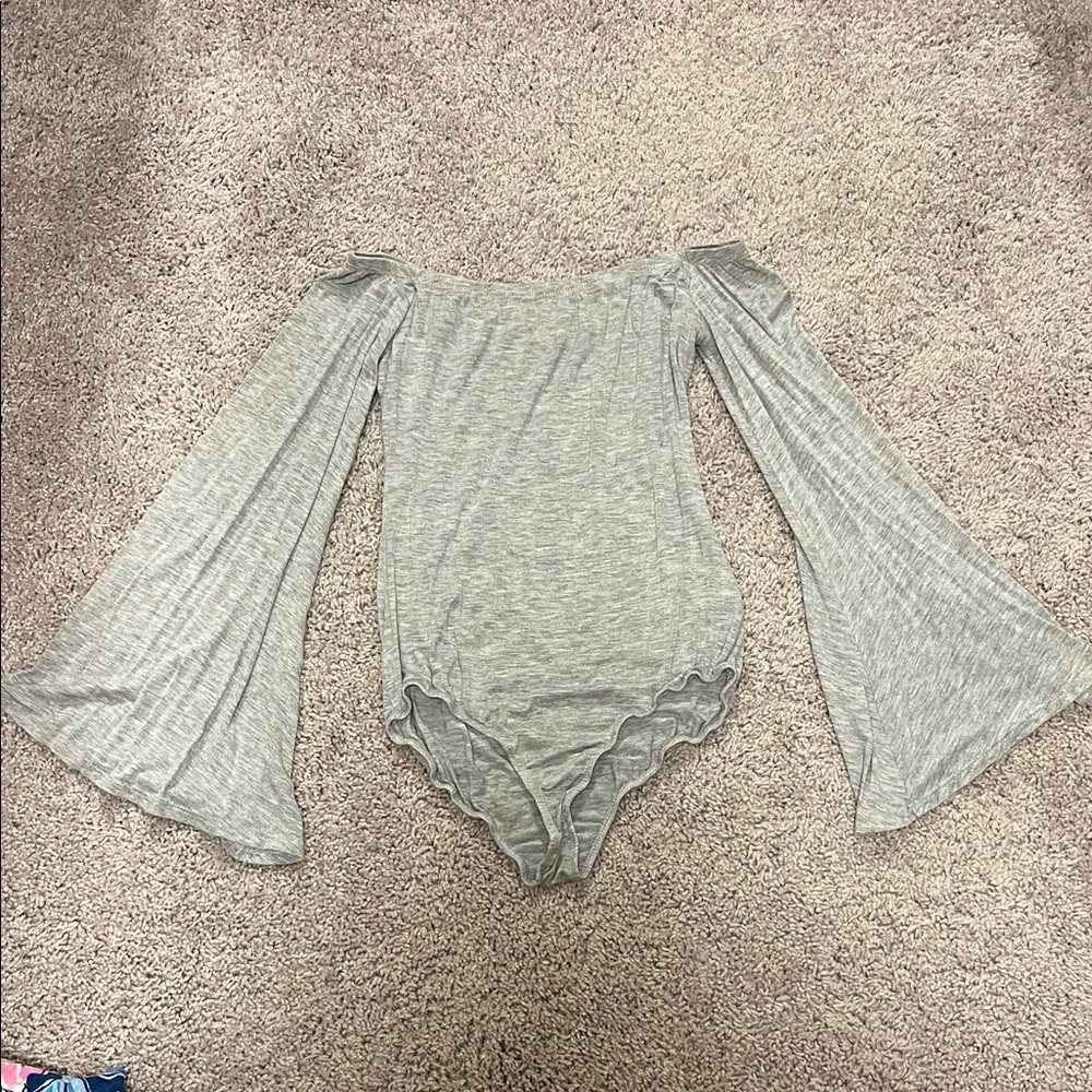 NYTT Light Gray Off-Shoulder Bodysuit